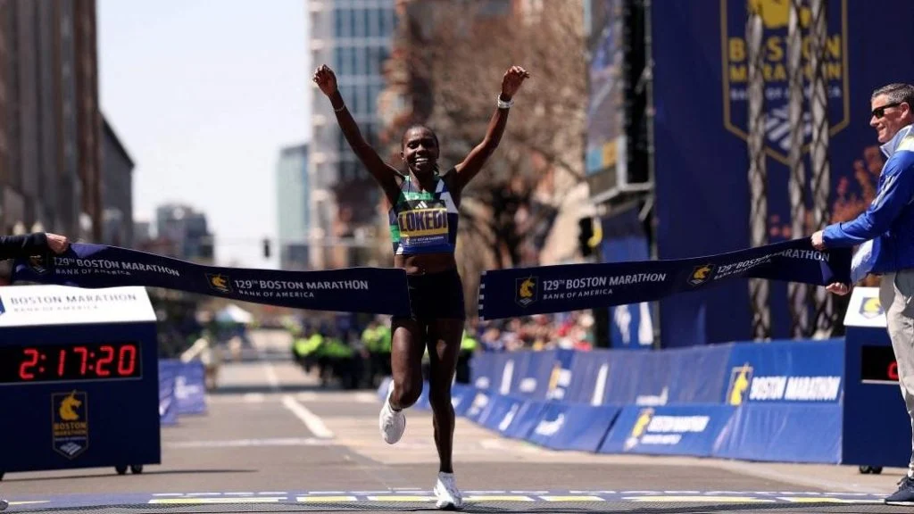 里夫斯14分7助攻＆艾顿10分，湖人半场轰出67分