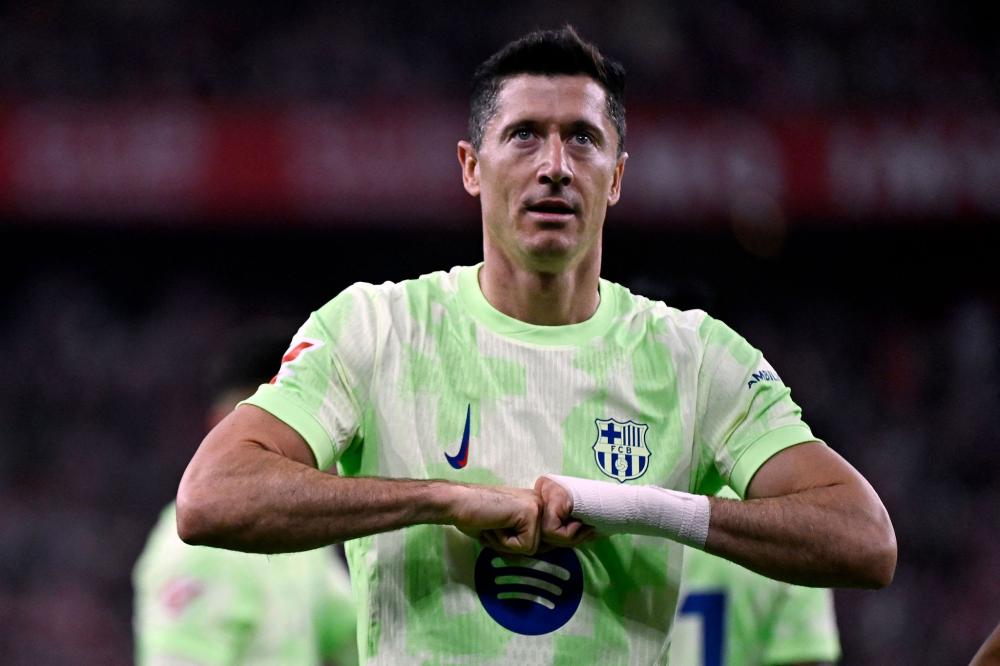 拜仁官方：格纳布里因膝盖问题缺席今日比赛