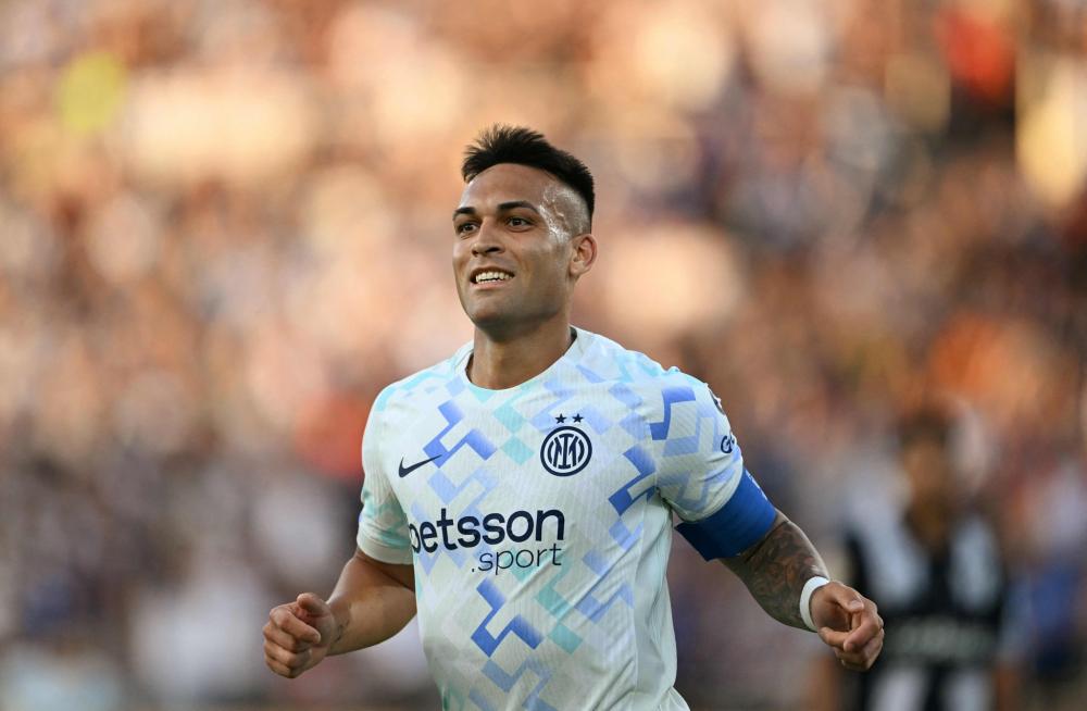 意媒：此前因流感缺阵的博尼尚未恢复训练，不确定能否踢意杯